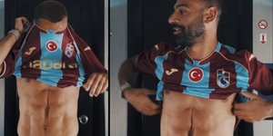 Τι είναι αυτό το κάθετο βαθούλωμα που έχει ο Σαλάχ στην κοιλιά του