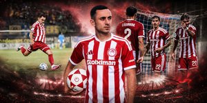 Φωτογραφική που απεικονίζει τον Μανώλη Σάλιακα να σεντράρει και να δέχεται τα συγχαρητήρια του Ζότα Σίλβα