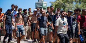 Χιλιάδες μετανάστες από το Μαρόκο έφτασαν στον ισπανικό θύλακα τη Θέουτα