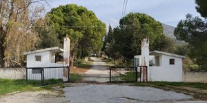 Το παλιό στρατόπεδο της Πέτρας στη Λέσβο