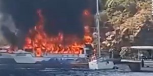 Φωτιά σε τουριστικό σκάφος στην Τουρκία