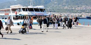 Τούρκοι τουρίστες φτάνουν στη Μυτιλήνη 
