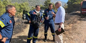Στον Κουβαρά κοντά στους πυροσβέστες ο Ευάγγελος Τουρνάς -Ενημερώθηκε για την εξέλιξη της πυρκαγιάς