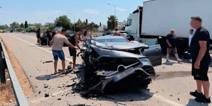 Ένα από τα αυτοκίνητα που ενεπλάκησαν στο τροχαίο στην Πρέβεζα