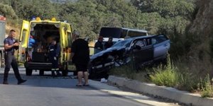 Τα οχήματα συγκρούστηκαν πλαγιομετωπικά 