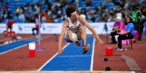 Ο Τσιάμης στο πρώτο του άλμα 