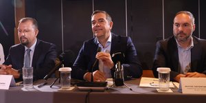 Ο επικεφαλής της ΕΛΑΣ Αλέξης Τσίπρας, σε συνάντηση με φορείς στην Θεσσαλονίκη