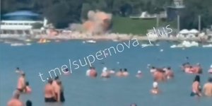 Στιγμιότυπο από τη φερόμενη πτώση drone σε παραλία της περιφέρειας Κρασνοντάρ της Ρωσίας