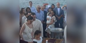 Η Βαλέρια Χοψονίδου βάφτισε τον γιο της στη Βουλιαγμένη