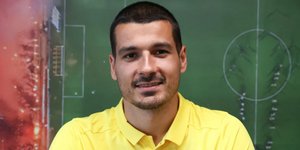 Ο Ρικάρντο Βέλιο κατά την ανακοίνωσή του από την Άρη