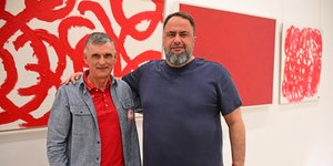 Ο Χοσέ Λουίς Μεντιλίμπαρ με τον Βαγγέλη Μαρινάκη σε στιγμιότυπο από την ανανέωση