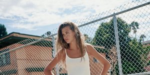 Τα 3 τζιν από τα Zara που θα σε βγάλουν ασπροπρόσωπη τον Σεπτέμβριο -Φοριούνται από το πρωί μέχρι το βράδυ