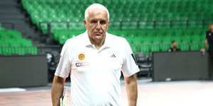 Ο Ζέλικο Ομπράντοβιτς στην προπόνηση του Παναθηναϊκού