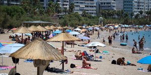Άνθρωποι στην παραλία