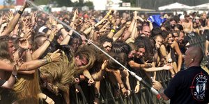 Όπως λένε οι ερευνητές, η ακρόαση «θυμωμένης» μουσικής μπορεί να είναι ωφέλιμη, αντί να καλύπτουμε τα δυσάρεστα συναισθήματα με θετικά / WACKEN