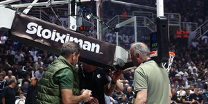 Ο έλεγχος του ύψους της μπασκέτας στο ΠΑΟΚ-Μανρέσα 
