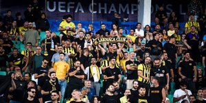 Οι οπαδοί της ΑΕΚ στον εκτός έδρας αγώνα με τη Λέφσκι στο Champions League