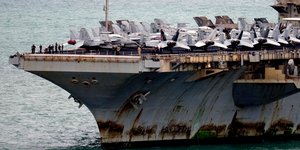 Σκουριά στο αμερικανικό αεροπλανοφόρο USS Abraham Lincoln