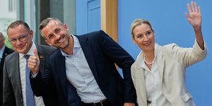 Το ηγετικό δίδυμο της AfD, Χρούπαλα και Βάιντελ και στη μέση ο βασικός υποψήφιος του κόμματος στη Σαξονία-Άνχαλτ, Ζίγκμουντ