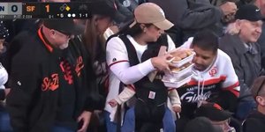 Viral βίντεο από αγώνα μπέιζμπολ