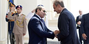 Από αριστερά, ο Αίγυπτιος πρόεδρος Αμπντέλ Φατάχ Αλ Σίσι και ο πρωθυπουργός, Κυριάκος Μητσοτάκης