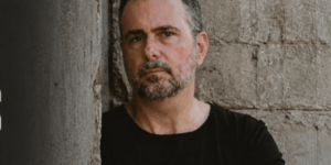 Ο Αλέξανδρος Δράκος Κτιστάκης ντράμερ