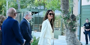 Η Αμάλ Αλάμουντίν έφτασε στον Ναό του Ολυμπίου Διός