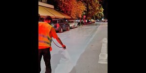 Βάφουν άσπρη την άσφαλτο στην πόλη της Δράμας 