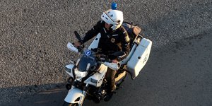 Αστυνομικός με μηχανή 