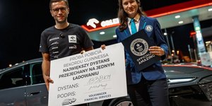 Ο άνθρωπος που σπάει όλα τα ρεκόρ κατανάλωσης: Μετά το diesel, «σάρωσε» και με ηλεκτρικό