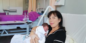 Χριστίνα Ράπτη-Τζελέπη: Έγινε μητέρα στα 54 με έμβρυο που είχε καταψυχθεί πριν από 22 χρόνια