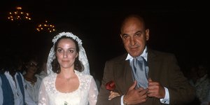Η κόρη του Τέλη Σαβάλας, Κριστίνα, με τον πατέρα της στον γάμο της στο Λος Άντζελες 