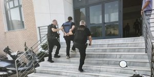 Ο 29χρονος που παρέσυρε τη σύντροφό του με το αυτοκίνητο