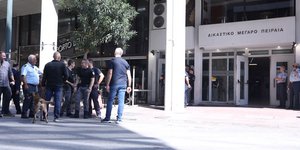 Τηλεφώνημα για βόμβα στα δικαστήρια του Πειραιά