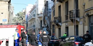 Κατάρρευση κτιρίου στην Πλακα, μετά από έκρηξη