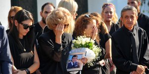 Θρήνος στην κηδεία του επισμηναγού Ιωάννη Μπλέσια