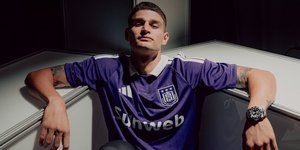 Ο Ηλίας Κουτσουπιάς στην παρουσίαση και ανακοίνωσή του από την Άντερλεχτ