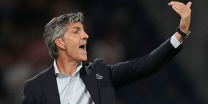 O Ιμανόλ Αλγκουαθίλ σε αγώνα της Ρεάλ Σοσιεδάδ