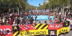 Διαδήλωση στην Ισπανία κατά του υπερτουρισμού και της επέκτασης αεροδρομίων