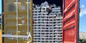 Στην κατάσχεση και καταστροφή ενός ολόκληρου φορτίου ακατάλληλου κονσερβοποιημένου τόνου από την Τουρκία, προχώρησαν οι αρμόδιες κτηνιατρικές υπηρεσίες της Περιφέρειας Αττικής.