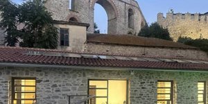 Νέα ζωή κάτω από τα τείχη της πόλης
