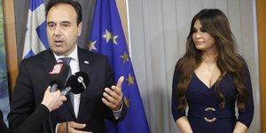 συνάντηση παπαστεργίου γκιλφόιλ