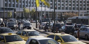 Καθημερινό φαινόμενο το κυκλοφοριακό χάος στους δρόμους της Αθήνας 