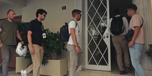 Κλιμάκιο του ελληνικού FBI στο ιατρείο στο Κολωνάκι