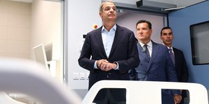 Ο Κυριάκος Μητσοτάκης στο νοσοκομείο «Παπανικολάου»