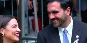 O δήμαρχος της Νέας Υόρκης Ζόχραν Μαμντάνι και η βουλευτής των Δημοκρατικών Αλεξάντριο Οκάσιο-Κορτέζ