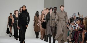 μοντελα στην πασαρελα της max mara