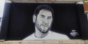Ο Γιώργος Μαζωνάκης έγινε γκράφιτι στη Θεσσαλονίκη -Δείτε την εντυπωσιακή τοιχογραφία
