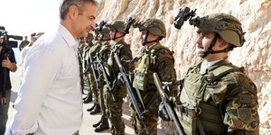 Στις μικρονήσους Ρω και Στογγυλή ο Μητσοτάκης: Επισκέφθηκε τα φυλάκια και κατέθεσε στεφάνι, δείτε φωτογραφίες