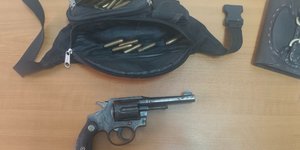 Νέα Σμύρνη: Συνελήφθη 45χρονος που παρακολουθούσε την πολυκατοικία της συζύγου του -Κουβαλούσε γεμάτο περίστροφο και φυσίγγια